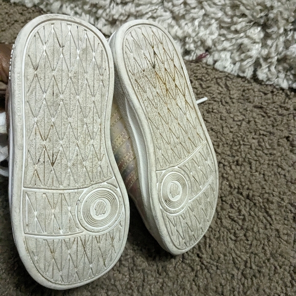 Kids Shoes - Picture 4 of 10